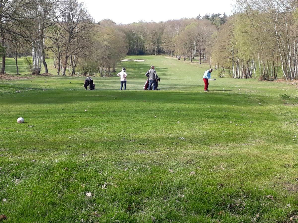 Gite De La Balle De Golf Jumieges Bagian luar foto
